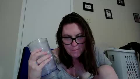 fuzzypeaches87 online show from June 11, 2:22 am