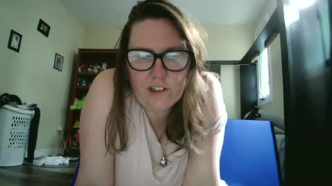 fuzzypeaches87 online show from June 11, 4:49 pm