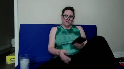 fuzzypeaches87 online show from June 16, 6:10 pm