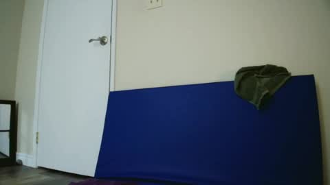 fuzzypeaches87 online show from June 20, 2:47 am