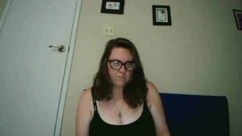 fuzzypeaches87 online show from July 4, 12:39 am