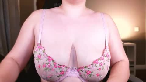 gaaby  online show from December 16, 11:10 pm