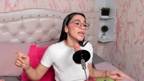 gabbieskinny online show from November 28, 5:15 pm