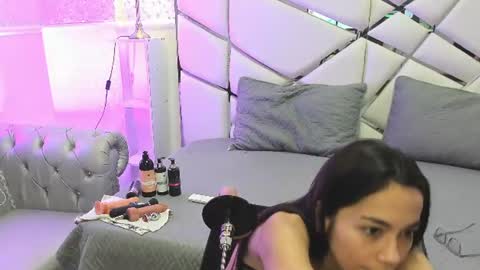 Snapshot of gabbieskinny chatting on June 11, 10:35 am gabbieskinny online show from June 11, 10:35 am