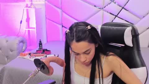 Snapshot of gabbieskinny chatting on June 16, 11:35 am gabbieskinny online show from June 16, 11:35 am