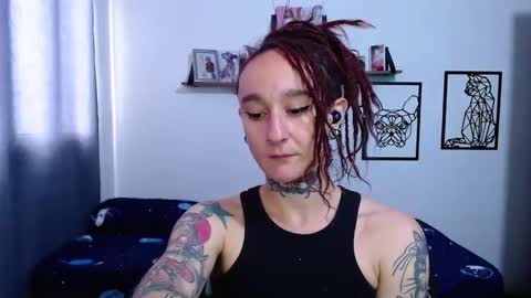 Snapshot of gabby_moon09 chatting on October 11, 2:59 pm gabby_moon09 online show from October 11, 2:59 pm