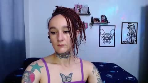Snapshot of gabby_moon09 chatting on October 13, 12:16 pm gabby_moon09 online show from October 13, 12:16 pm