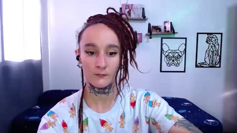 Snapshot of gabby_moon09 chatting on October 14, 12:28 pm gabby_moon09 online show from October 14, 12:28 pm