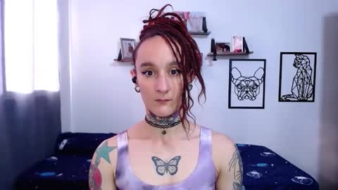 Snapshot of gabby_moon09 chatting on October 15, 12:27 pm gabby_moon09 online show from October 15, 12:27 pm