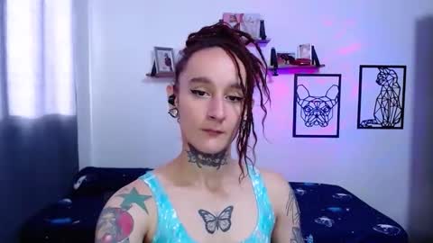 Snapshot of gabby_moon09 chatting on October 16, 12:39 pm gabby_moon09 online show from October 16, 12:39 pm