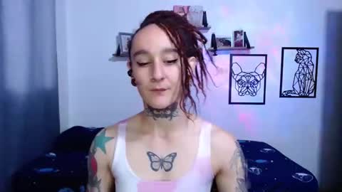Snapshot of gabby_moon09 chatting on October 21, 12:39 pm gabby_moon09 online show from October 21, 12:39 pm