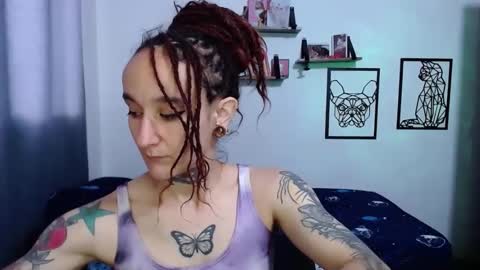 Snapshot of gabby_moon09 chatting on October 22, 12:27 pm gabby_moon09 online show from October 22, 12:27 pm