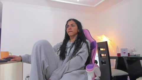 Snapshot of gabbygrey1 chatting on May 13, 10:49 pm Gabby Grey online show from May 13, 10:49 pm