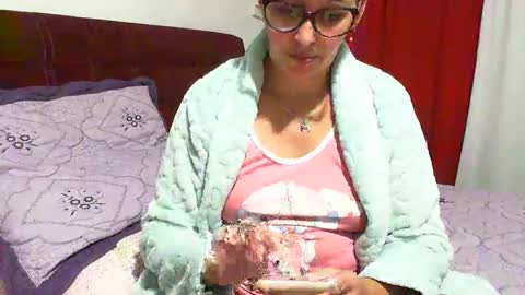 Snapshot of gabibrasil chatting on October 22, 10:31 pm gaby layla online show from October 22, 10:31 pm