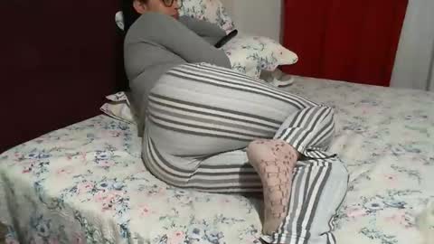 Snapshot of gabibrasil chatting on November 8, 11:47 pm gaby layla online show from November 8, 11:47 pm