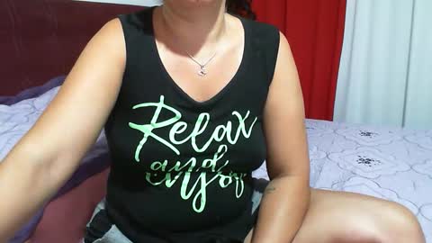 Snapshot of gabibrasil chatting on November 19, 8:09 pm gaby layla online show from November 19, 8:09 pm