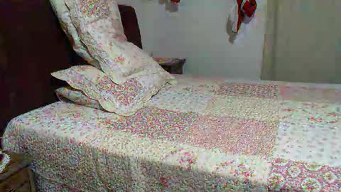 Snapshot of gabibrasil chatting on December 18, 12:38 am gaby layla online show from December 18, 12:38 am