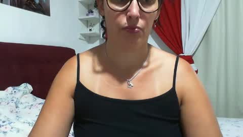 Snapshot of gabibrasil chatting on April 6, 6:42 pm gaby layla online show from April 6, 6:42 pm