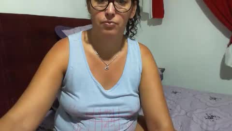 Snapshot of gabibrasil chatting on April 25, 7:33 pm gaby layla online show from April 25, 7:33 pm