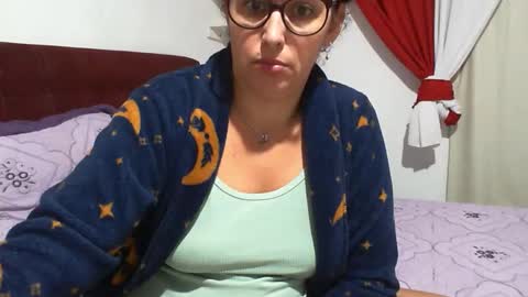 Snapshot of gabibrasil chatting on May 2, 9:42 pm gaby layla online show from May 2, 9:42 pm