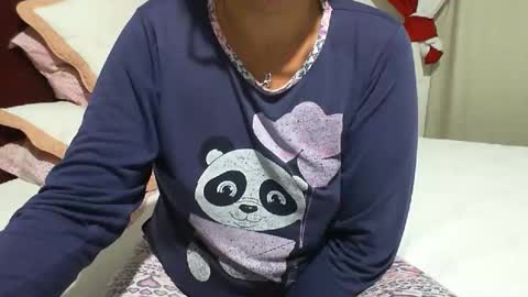 Snapshot of gabibrasil chatting on May 8, 6:13 pm gaby layla online show from May 8, 6:13 pm