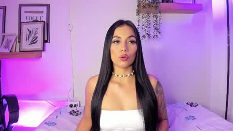 Snapshot of gabihills chatting on June 19, 2:05 am GABRIELA online show from June 19, 2:05 am