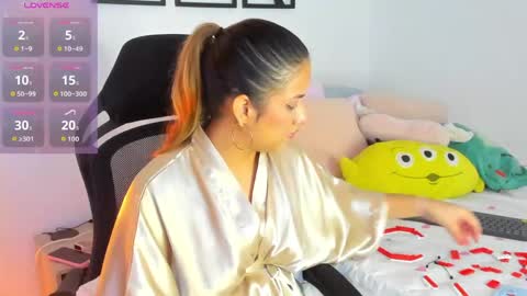 Snapshot of gabriella__tom chatting on May 29, 9:57 pm Gabriella online show from May 29, 9:57 pm