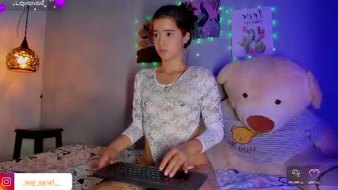 Snapshot of gabriiieela_ chatting on July 22, 9:17 pm Sara online show from July 22, 9:17 pm