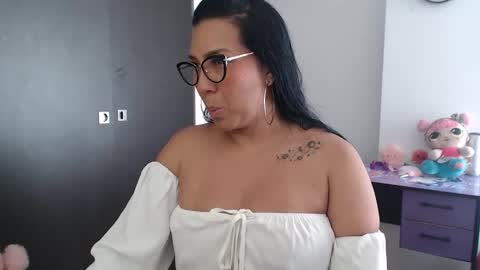 Snapshot of gaby_bluexx chatting on October 16, 7:59 pm Gaby Blue online show from October 16, 7:59 pm