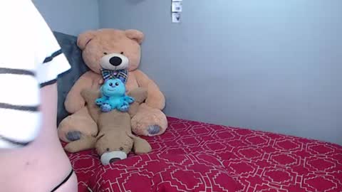 Snapshot of gaby_foz chatting on June 17, 7:37 pm Gabriela online show from June 17, 7:37 pm