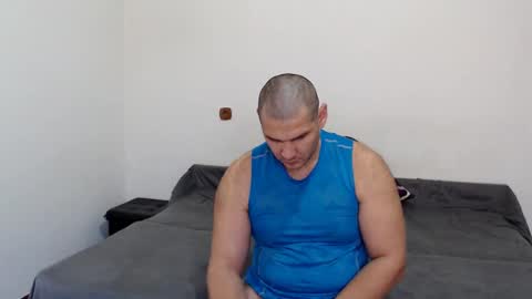 Snapshot of gabyfeatbogdy chatting on December 19, 8:23 am gabyfeatbogdy online show from December 19, 8:23 am