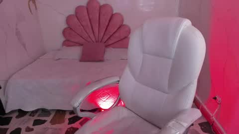 Gaby Owens  online show from April 29, 9:54 pm