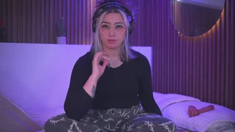 Snapshot of gabyrose9 chatting on June 18, 10:58 pm gabyrose9 online show from June 18, 10:58 pm