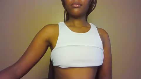 Snapshot of gada_charm chatting on September 30, 6:29 am Gada online show from September 30, 6:29 am