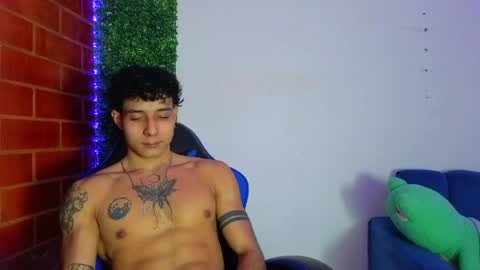 Snapshot of gael_david chatting on April 19, 8:44 pm Gael online show from April 19, 8:44 pm