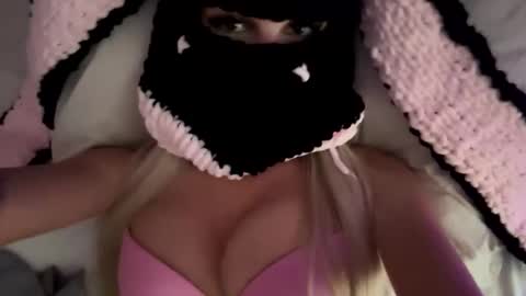 Snapshot of gaia_brv chatting on June 1, 2:19 pm Feetbaabe online show from June 1, 2:19 pm