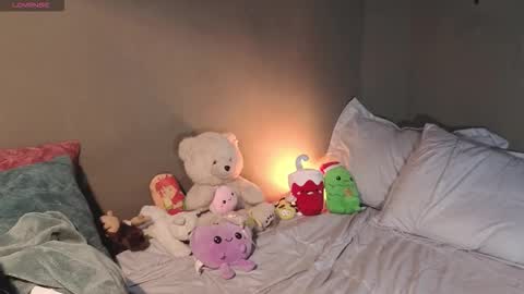 Snapshot of gaia_joness chatting on October 22, 1:44 pm gaia_joness online show from October 22, 1:44 pm