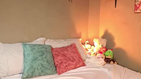 Snapshot of gaia_joness chatting on October 27, 7:40 pm gaia_joness online show from October 27, 7:40 pm