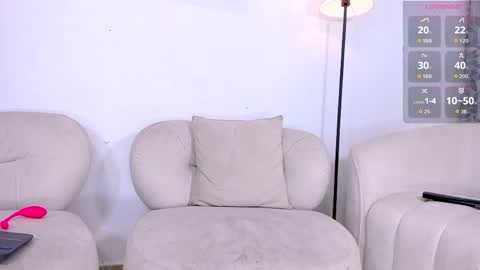 Snapshot of gal_stone_ chatting on May 27, 12:51 am gal_stone_ online show from May 27, 12:51 am