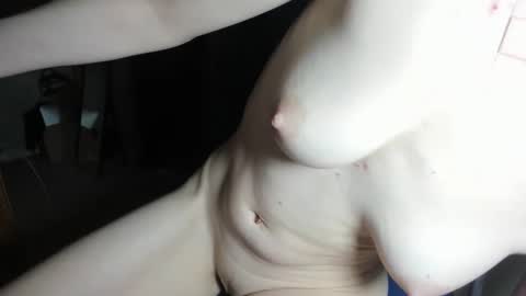 Snapshot of galaxxyrose chatting on December 19, 3:02 am GalaxxyRose online show from December 19, 3:02 am