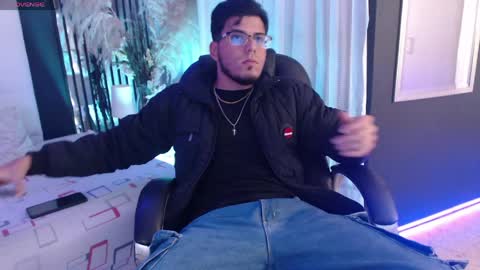 Snapshot of gambitoz chatting on April 6, 4:10 am Gabriel online show from April 6, 4:10 am