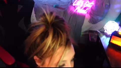 Snapshot of garagesex22 chatting on December 21, 10:17 am Jenna - be back MONDAY night. online show from December 21, 10:17 am