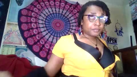Snapshot of gardeniaspear chatting on May 28, 7:49 am Gardenia online show from May 28, 7:49 am