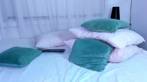 garnet  online show from December 14, 9:18 am