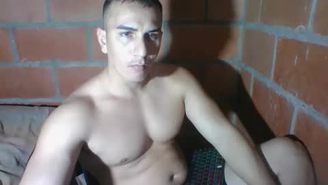 Snapshot of gattitosexy_95 chatting on December 16, 7:30 pm gattitosexy_95 online show from December 16, 7:30 pm