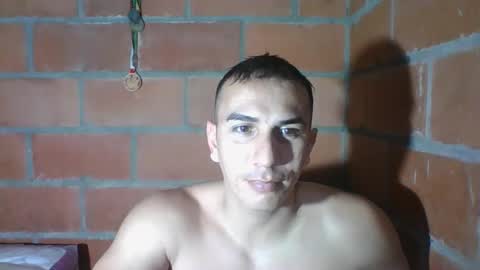 Snapshot of gattitosexy_95 chatting on December 17, 6:36 pm gattitosexy_95 online show from December 17, 6:36 pm