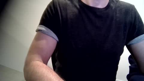 Snapshot of gay499918 chatting on May 29, 11:19 am HotExecGay online show from May 29, 11:19 am