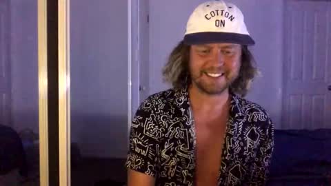 gcsurfer81 online show from December 3, 9:07 am