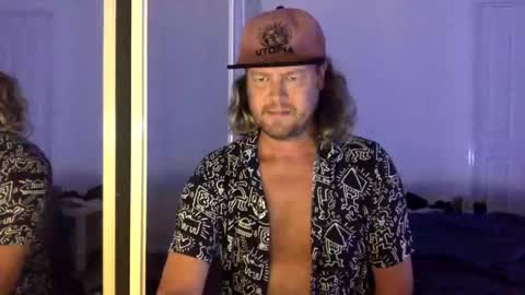 gcsurfer81 online show from March 13, 8:10 am