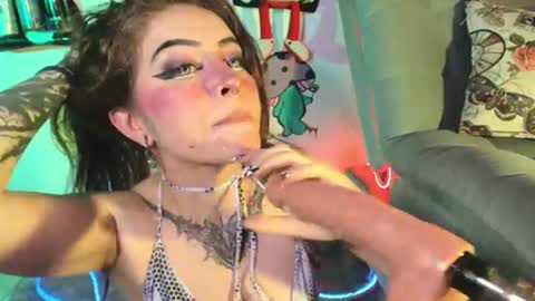 Snapshot of gear4kitty chatting on June 13, 4:43 am gear4kitty online show from June 13, 4:43 am